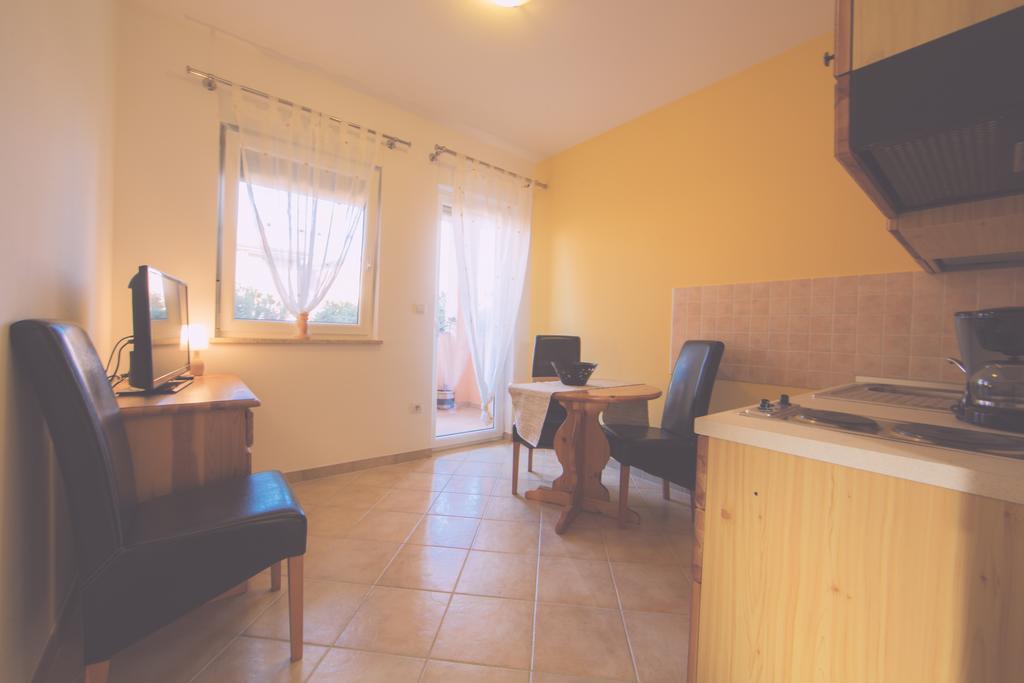 Apartments Meri Ližnjan Chambre photo