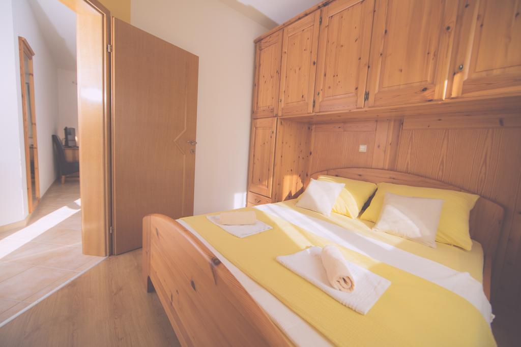 Apartments Meri Ližnjan Chambre photo