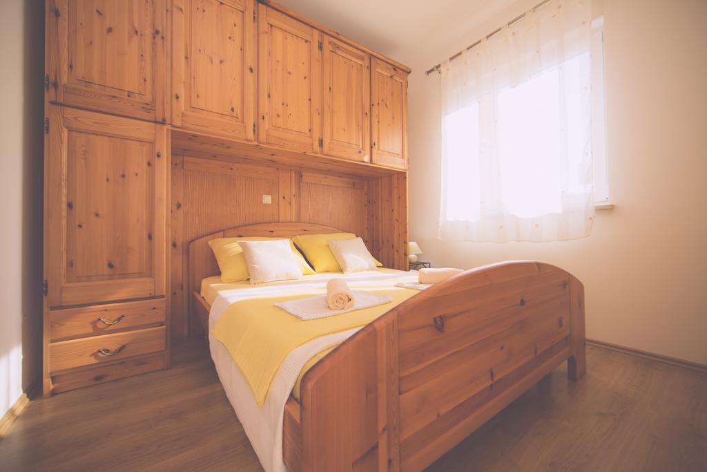 Apartments Meri Ližnjan Chambre photo